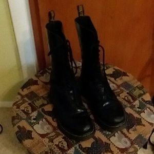 Women's Dr Martens Size US 7 Black laced boots